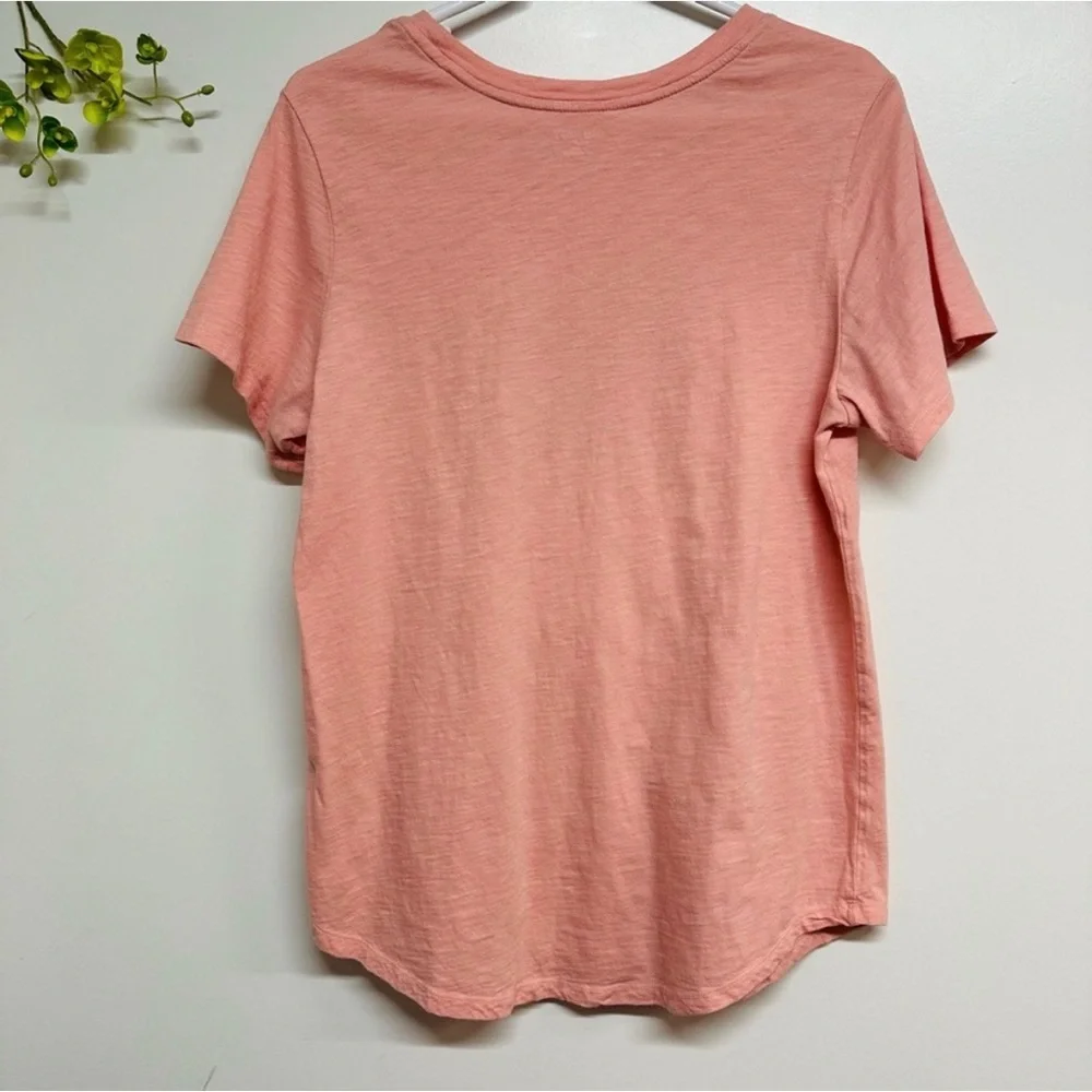 Casual t-shirt with 'Sunday Vibes' print. Old Navy brand, size large tall
